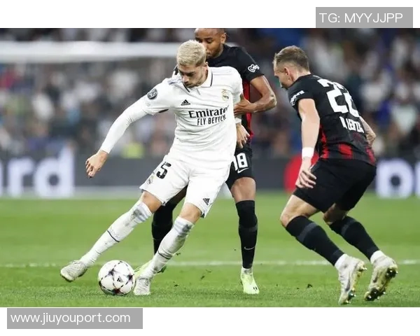 德甲惊天一战莱比锡狂胜皇马帽子戏法引爆全场热情