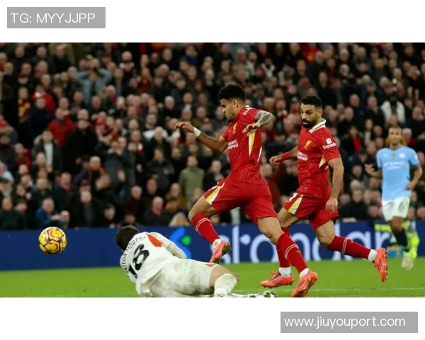 波尔图狂胜多特蒙德四球大捷争议判罚引发全场热议